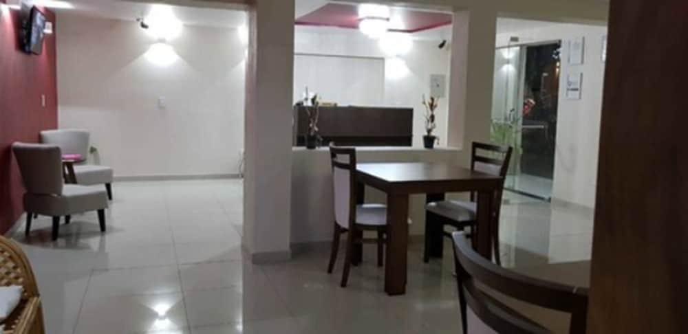 Iguazu Urban Hotel Express Puerto Iguazu Ngoại thất bức ảnh